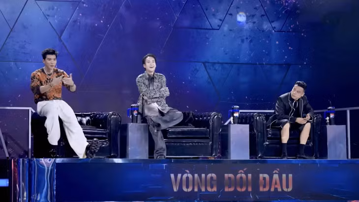 Sự xuất hiện của Hieuthuhai tại ghế nóng giám khảo Rap Việt khiến độ thảo luận về chương trình tăng vọt.
