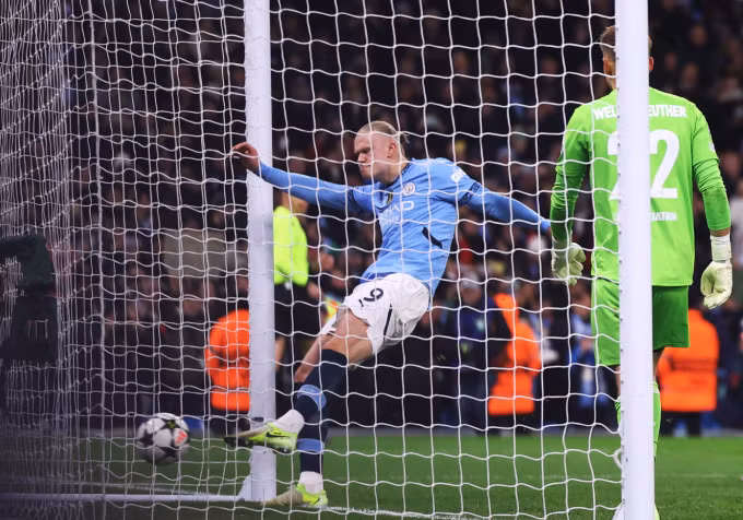 Haaland mở tỷ số cho Man City sau pha đá phạt đền thành công. Ảnh: Reuters