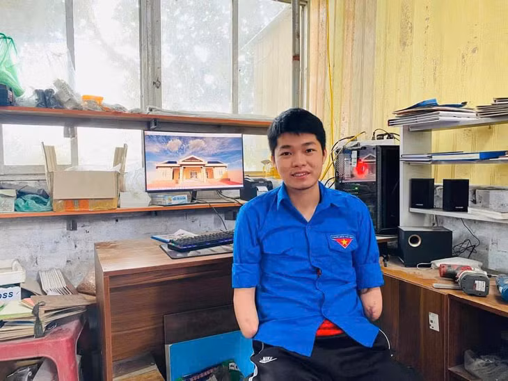 Anh Hoàng Minh Sơn (thôn Hà Dong Bắc, xã Hải Lạng, huyện Tiên Yên) nghị lực vươn lên trong cuộc sống.