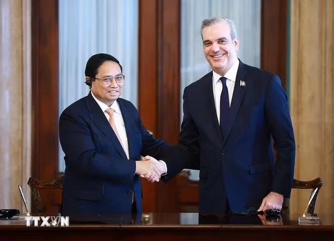 Thủ tướng Phạm Minh Chính và Tổng thống Cộng hòa Dominicana Luis Abinader Corona. (Ảnh: Dương Giang/TTXVN)