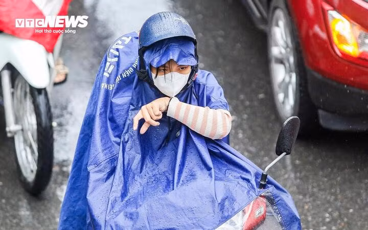 Dự báo thời tiết ngày 3/11, miền Trung hứng mưa lớn, miền Bắc sắp đón thêm đợt không khí lạnh. (Ảnh minh hoạ: Khổng Chí)