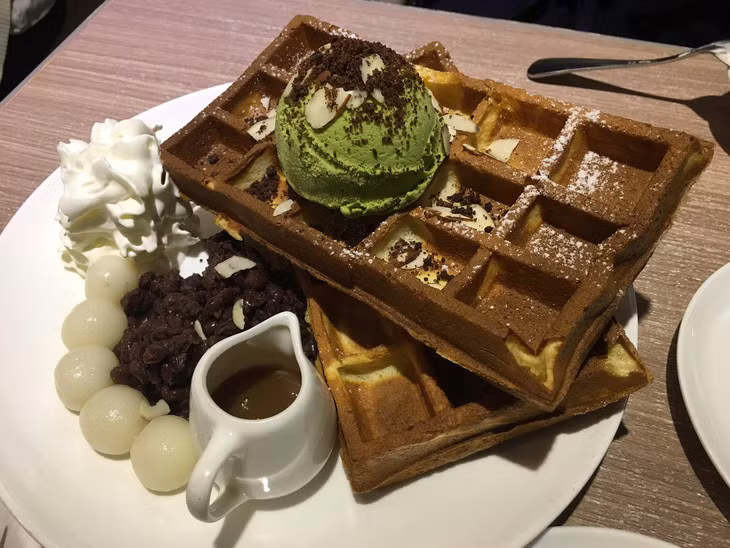 Bánh ngọt, kem, đồ ngọt cung cấp năng lượng nhanh nhưng dùng nhiều sẽ ảnh hưởng sức khỏe - Ảnh minh họa