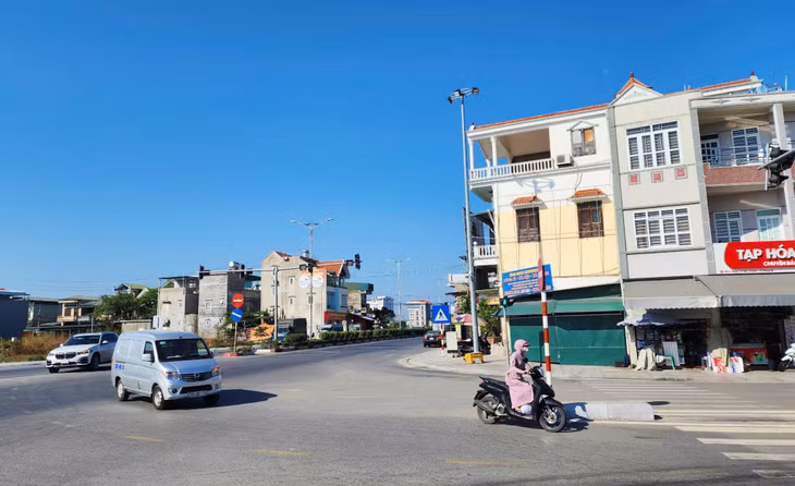 Camera an ninh thông minh được đặt tại nút giao đường Trần Hưng Đạo (phường Yên Thanh, TP Uông Bí).