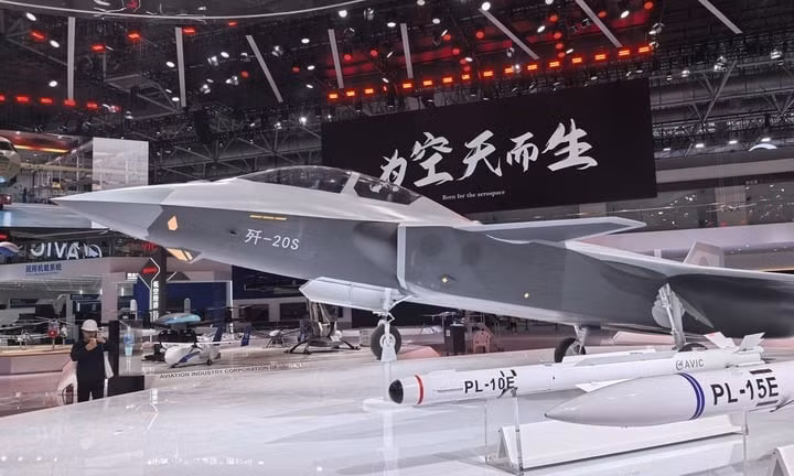 J-20S là máy bay chiến đấu thế hệ thứ 5 hai chỗ ngồi đầu tiên trên thế giới được công bố chính thức. (Ảnh: Thời báo Hoàn Cầu)