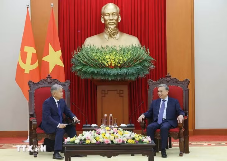 Tổng Bí thư Tô Lâm tiếp Bộ trưởng Lương thực, Nông nghiệp và Công nghiệp nhẹ Mông Cổ Jadamba Enkhbayar. (Ảnh: Thống Nhất/TTXVN)