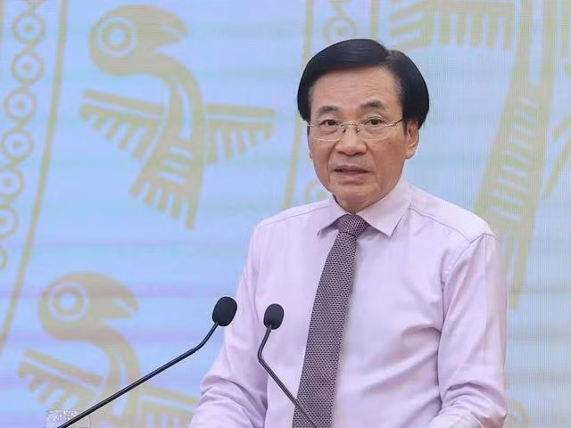 Bộ trưởng, Chủ nhiệm Văn phòng Chính phủ Trần Văn Sơn, Người phát ngôn của Chính phủ, chủ trì họp báo Chính phủ thường kỳ tháng 10/2024. Ảnh: VGP/Nhật Bắc