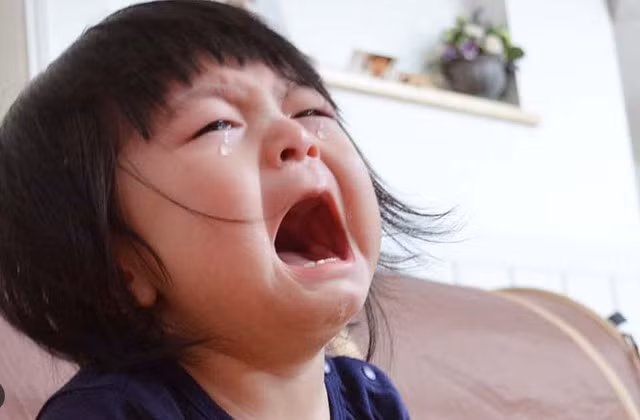Cha mẹ cần chú ý tới cảm xúc của trẻ từ sớm và có sự giúp đỡ trong việc điều chỉnh, hướng dẫn trẻ quản lý cảm xúc của mình. Ảnh minh họa