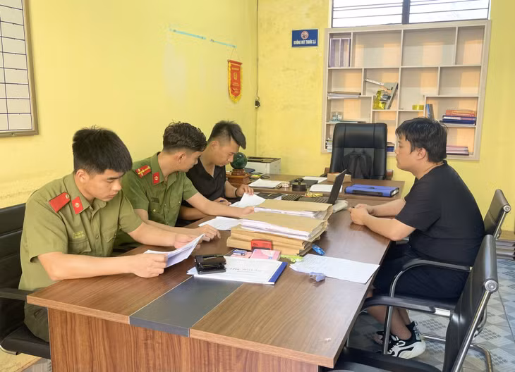 Công an huyện Hải Hà xác định lý lịch người Trung Quốc nhập cảnh trái phép vào Việt Nam.