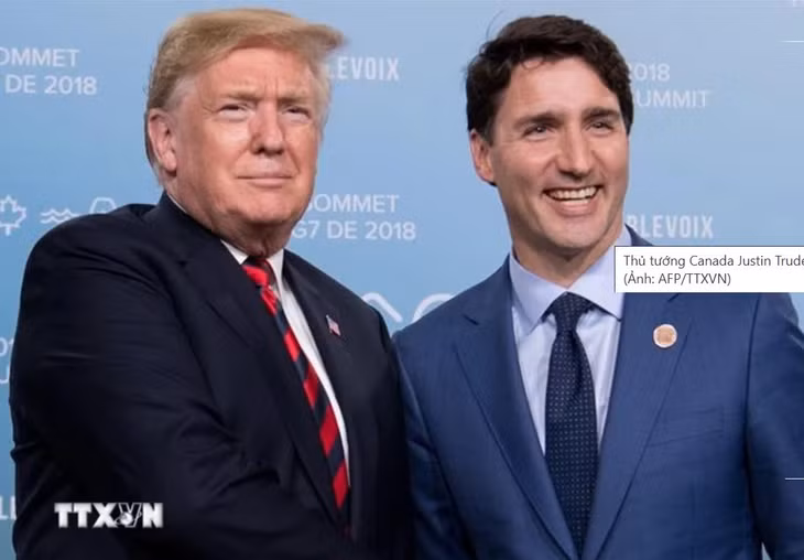 Thủ tướng Canada Justin Trudeau (phải) và Tổng thống Mỹ Donald Trump tại cuộc gặp ở Quebec (Canada) ngày 8/6. (Ảnh: AFP/TTXVN)