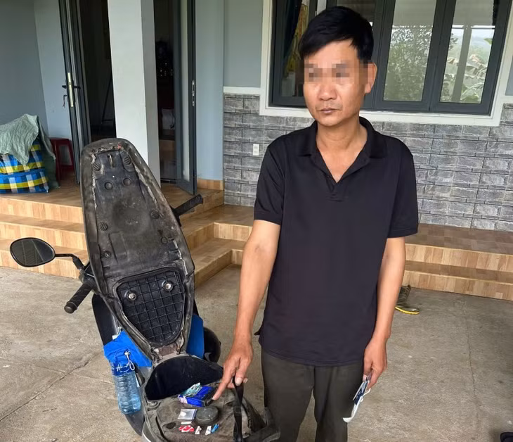 P.N.L. cùng tang vật ma túy bị Công an Hiệp Đức, Quảng Nam bắt quả tang. Ảnh: CACC