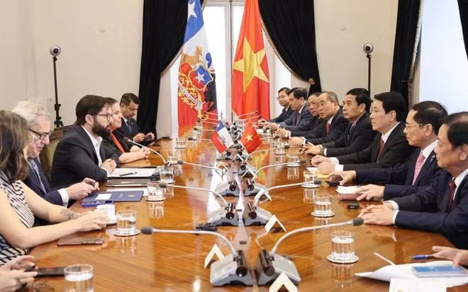 Chủ tịch nước Lương Cường và Tổng thống Chile Gabriel Boric Font hội đàm. (Ảnh: Lâm Khánh/TTXVN)