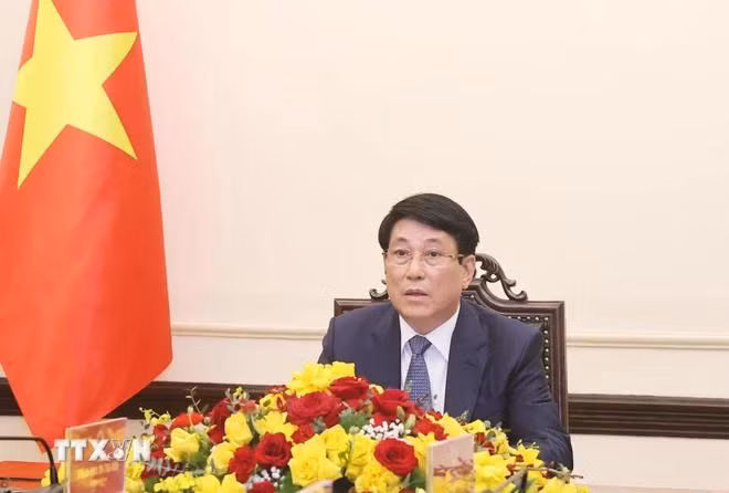 Chủ tịch nước Lương Cường hội đàm trực tuyến với Tổng Bí thư, Chủ tịch nước Lào Thongloun Sisoulith. (Ảnh: Lâm Khánh/TTXVN)