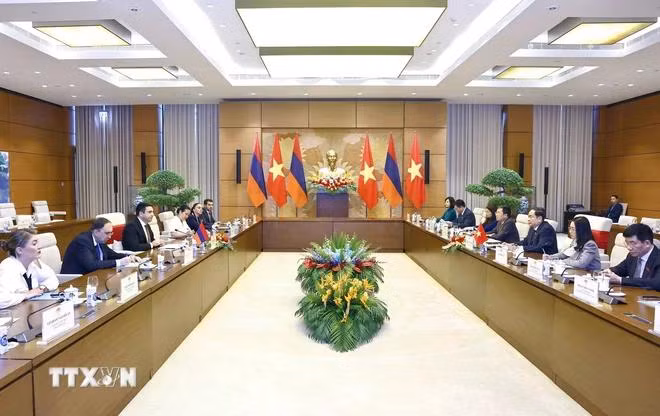 Chủ tịch Quốc hội Trần Thanh Mẫn hội đàm với Chủ tịch Quốc hội Armenia Alen Simonyan. (Ảnh: Doãn Tấn/TTXVN)
