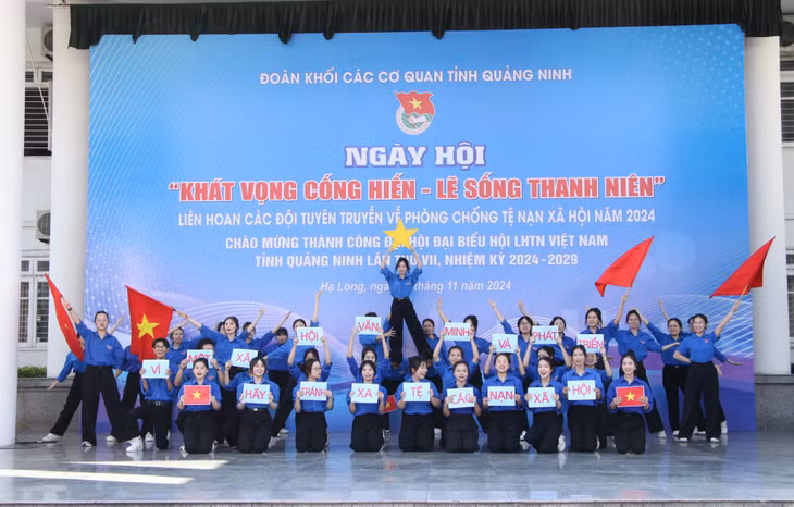 Phần thi tài năng của đội thi trường Đại học Hạ Long.