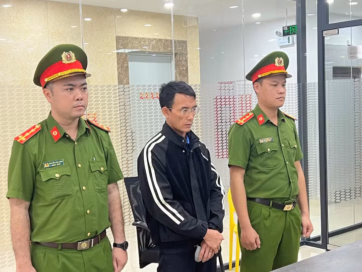 Nguyễn Tuấn Cường đang bị Công an tỉnh Quảng Ngãi tạm giữ để điều tra hành vi lừa đảo chiếm đoạt tài sản - Ảnh: Đ.M.
