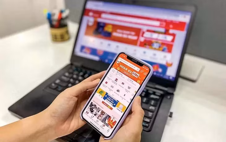 Trong 10 tháng năm 2024 Tổng Cục thuế đã thu gần 95 nghìn tỷ đồng tiền thuế thương mại điện tử. Ảnh: Lê Na