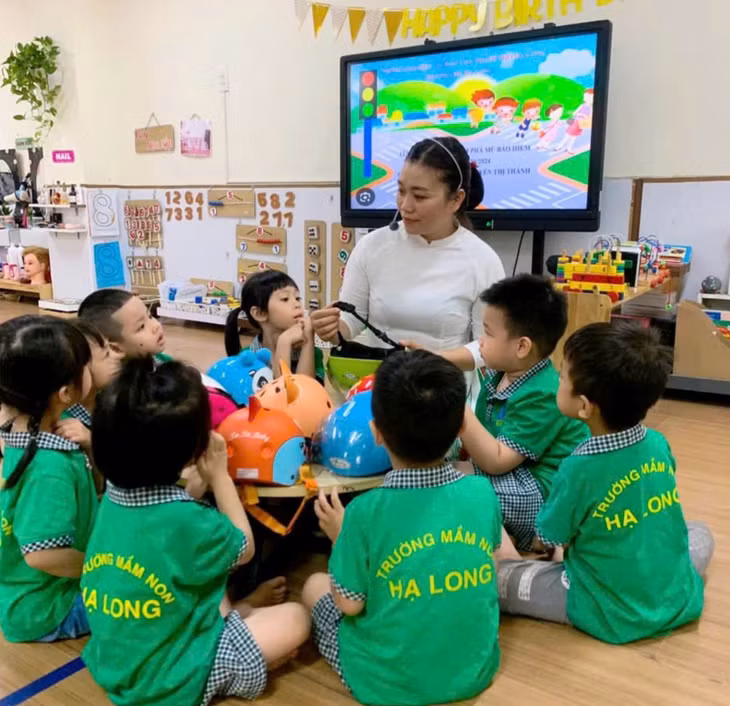 Một giờ học về ATGT tại Trường Mầm non Hạ Long (TP Hạ Long).