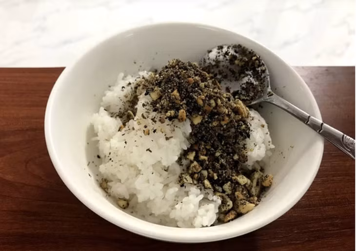 Người thực hiện chế độ ăn keto thường loại tinh bột khỏi khẩu phần. Đây là chế độ ăn từng là trào lưu ở Việt Nam - Ảnh: TTO