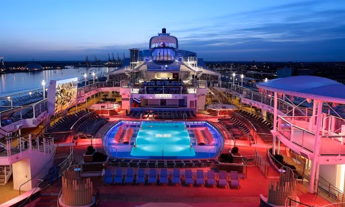 Phần boong tàu của du thuyền Anthem of the Seas. Ảnh: Expedia
