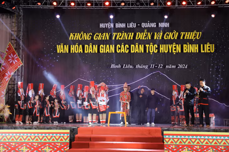 Trình diễn lễ rước dâu của người Dao Thanh Phán.