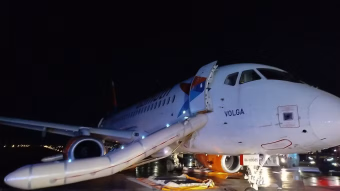 Máy bay của Azimuth Airlines tại sân bay Antalya, Thổ Nhĩ Kỳ, ngày 24/11. Ảnh: AFP