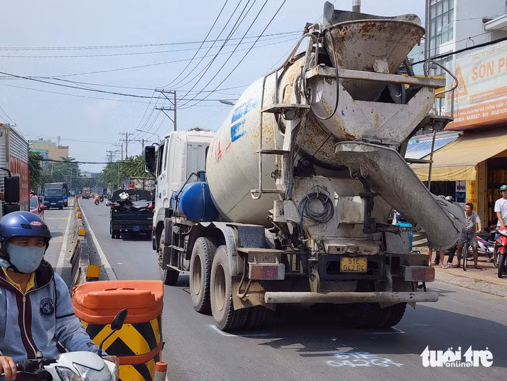 Xe bồn liên quan vụ tai nạn - Ảnh: MINH HÒA