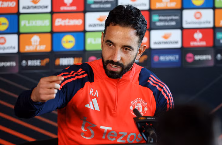 Man United cũng tốn 11 triệu bảng để đưa về HLV Ruben Amorim - Ảnh: REUTERS