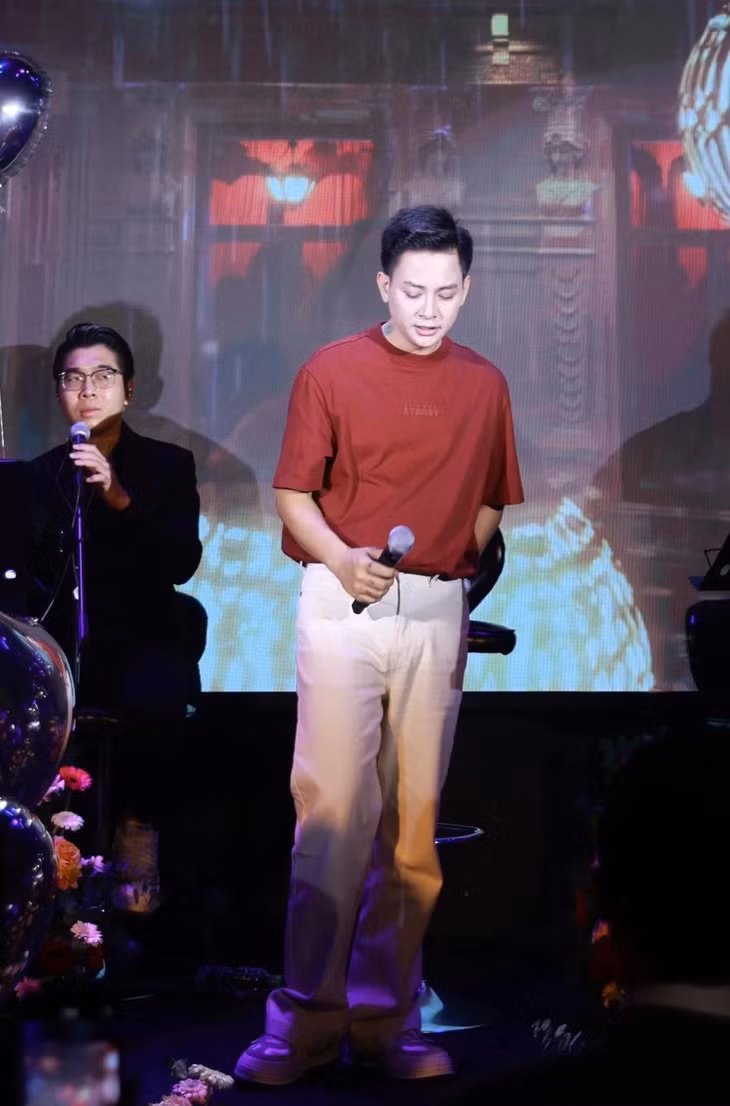 Hoai Lam hat yeu, ca si hoai lam anh 1