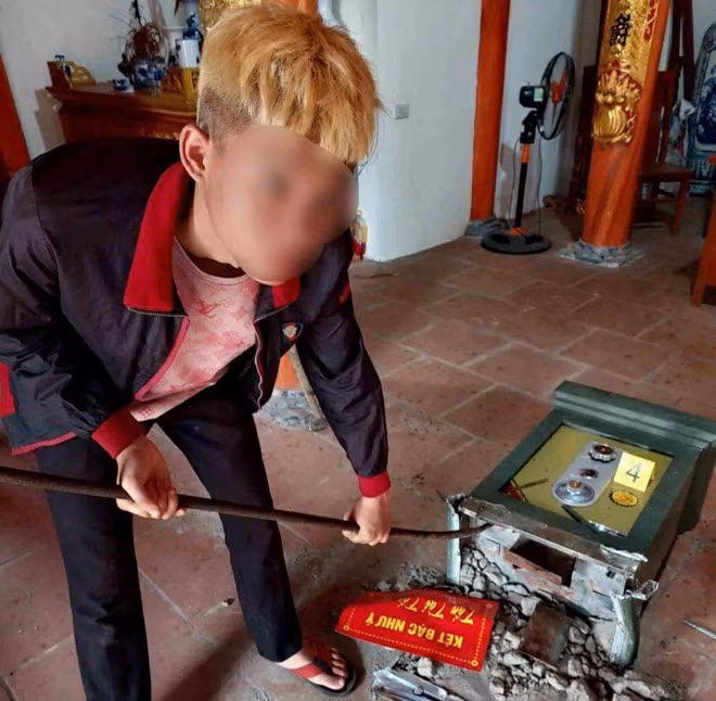 Công an Hải Dương vừa bắt giữ nhóm đối tượng chuyên cạy phá khóa cửa, hòm công đức, két tiền của các cơ sở tôn giáo. Ảnh: Công an thành phố Chí Linh