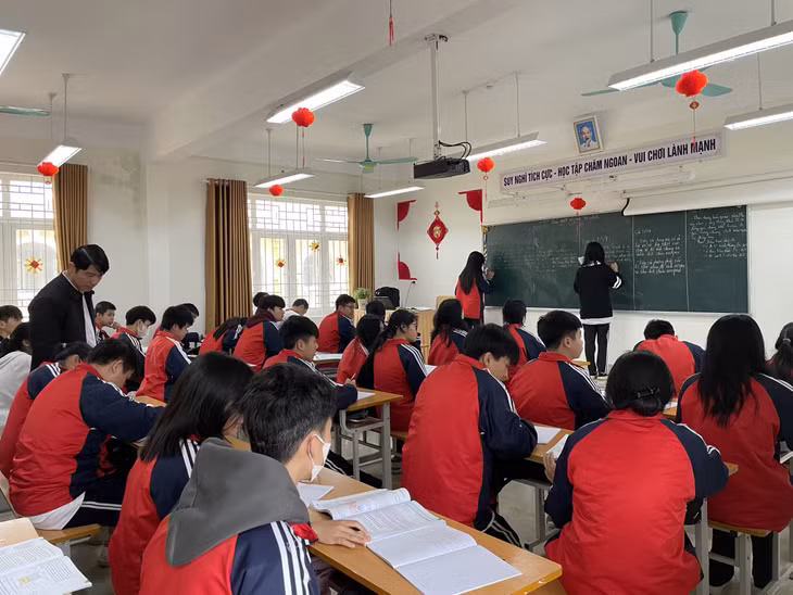 Từ năm học 2023-2024, thầy, trò Trường THPT Bình Liêu được giảng dạy, học tập trong trường mới khang trang, hiện đại.