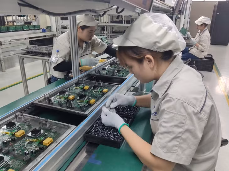 Sản phẩm điện tử là một trong những nhóm hàng xuất khẩu tiềm năng của Việt Nam, song lĩnh vực công nghiệp hỗ trợ cho ngành còn gặp phải không ít những khó khăn. Ảnh: Khắc Kiên