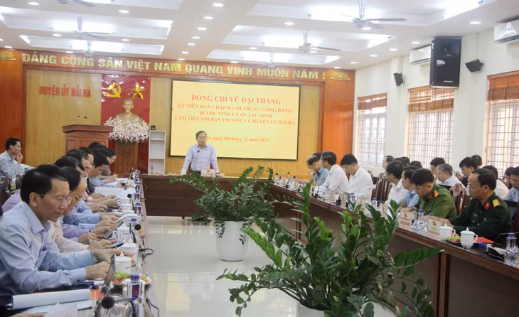 Đồng chí Vũ Đại Thắng, Ủy viên Trung ương Đảng, Bí thư Tỉnh ủy, kết luận buổi làm việc với huyện Hải Hà.