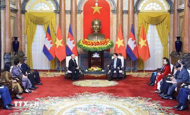 Chủ tịch nước Lương Cường hội kiến Quốc vương Campuchia Norodom Sihamoni. (Ảnh: Lâm Khánh/TTXVN)