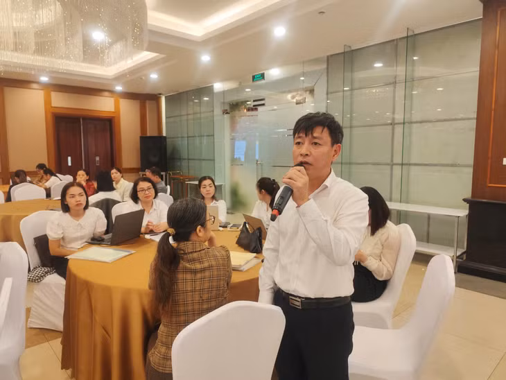 Đại biểu tham gia ý kiến tại hội nghị.