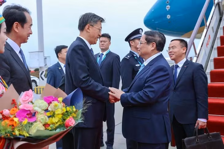 Lễ đón Thủ tướng Phạm Minh Chính đến Côn Minh, tỉnh Vân Nam bắt đầu chuyến tham dự Hội nghị Thượng đỉnh Hợp tác tiểu vùng Mekong mở rộng (GMS) lần thứ 8. Ảnh: Thanh Giang