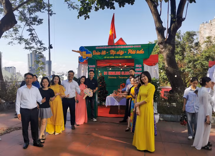 Các gian hội trại mang nhiều chủ đề được học viên các lớp dày công chuẩn bị.