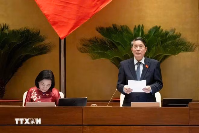 Phó Chủ tịch Quốc hội Nguyễn Đức Hải điều hành phiên họp. (Ảnh: An Đăng/TTXVN)