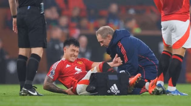 Martinez dính chấn thương.