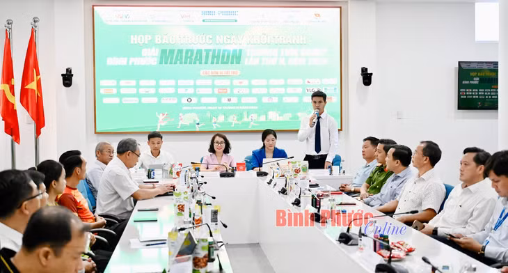 Giải Bình Phước marathon - Trường Tươi Group lần thứ II: Ngắm đường chạy độc đáo của Đồng Xoài xinh đẹp ảnh 7