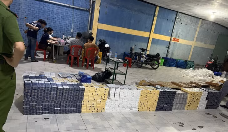 Công an thu giữ tang vật.