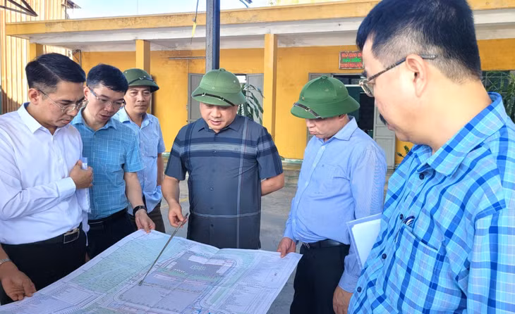 Lãnh đạo TKV kiểm tra tiến độ chuẩn bị đầu tư Dự án khai thác hầm lò mỏ Đồng Vông của Công ty Than Uông Bí. Ảnh chụp ngày 15/11/2024.