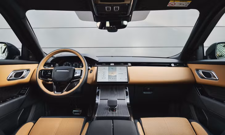 Khoang lái của Velar P250 S.