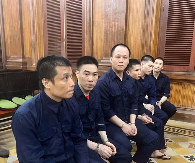 Phạt tù nhóm người đi đòi nợ bằng cách giả giọng người chết. Ảnh: Anh Tú
