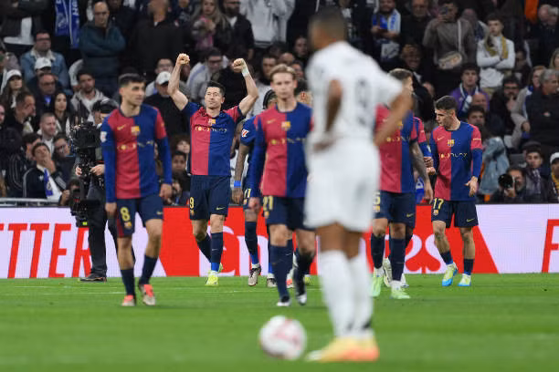 Real thua Barcelona 0-4.