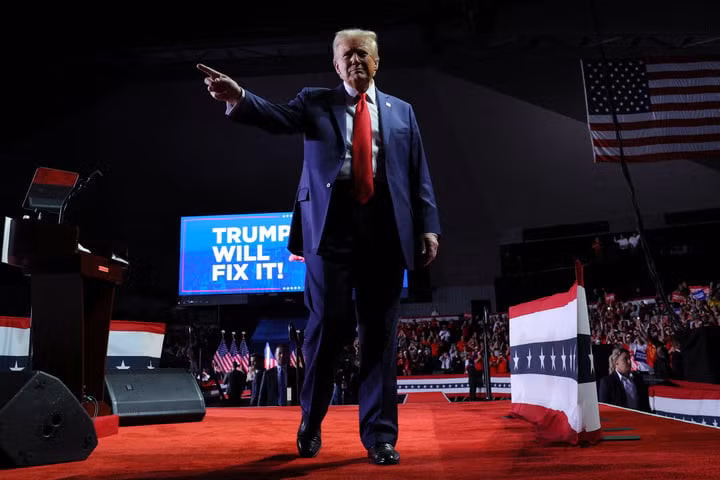 Ông Trump trong sự kiện tranh cử cuối cùng trước Ngày bầu cử.