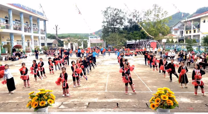 Hoạt động ngoại khóa của học sinh Trường Tiểu học Quảng Lâm, huyện Đàm Hà. Ảnh: Hoài Minh