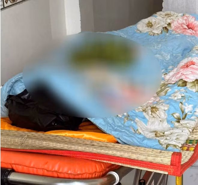 Hai thanh niên cầm dao đánh nhau khiến 1 người chết, 1 người bị thương. Ảnh: Dương Bình