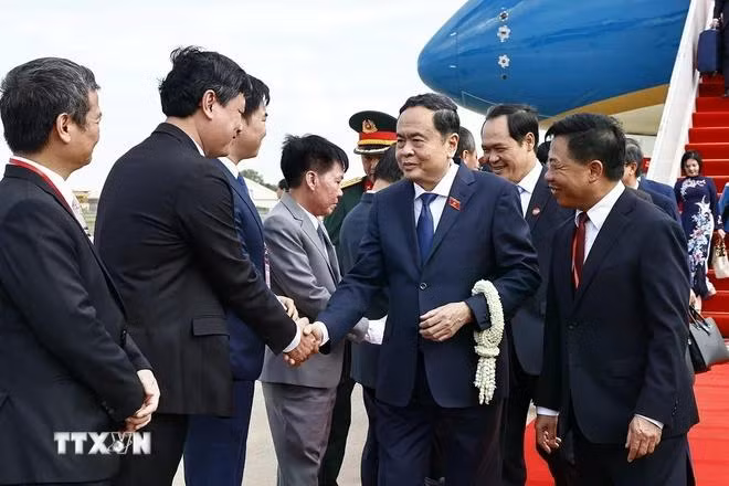 Lễ đón Chủ tịch Quốc hội Trần Thanh Mẫn tại sân bay quốc tế Pochentong, thủ đô Phnom Penh. (Ảnh: Doãn Tấn/TTXVN)