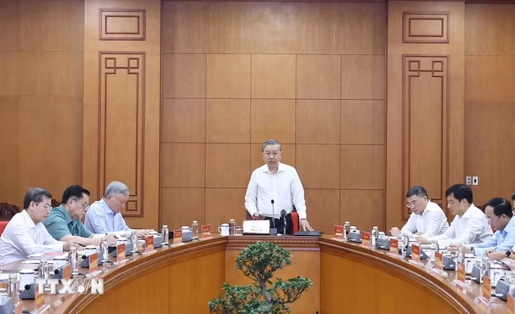 Tổng Bí thư Tô Lâm chủ trì làm việc với Tiểu ban Điều lệ Đảng, Đại hội XIV của Đảng - Ảnh: TTXVN