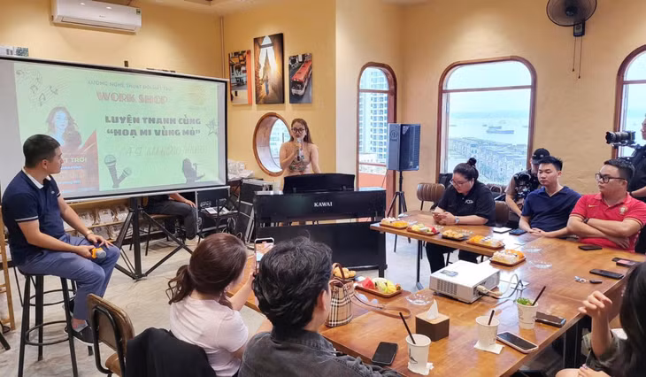 Workshop “Luyện thanh cùng họa mi Vùng mỏ” tại xưởng nghệ thuật của Tổ hợp dich vụ Đồi Mặt Trời. Ảnh: Đơn vị cung cấp